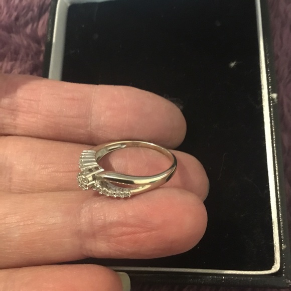 Designer Vintage 10K White Gold Natural Diamond Ring- - Picture 14 of 16